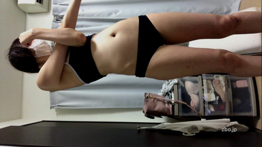 Cut and stretch a **** swimsuit cosplay that is too small like a bikini